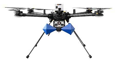 Quadrocopter with RF receiver payload connected to an omni-directional antenna